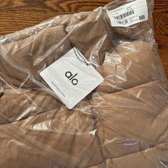 Alo Yoga Womens Jacket Gold Rush Puffer Full Zip Tall Collar M Toasted Almond - Picture 3 of 8